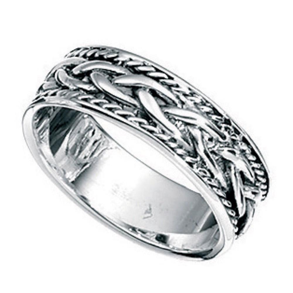 Anello fascia celtica semplice in argento con dettaglio intrecciato tipico design