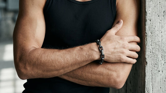 Bracciale L'Armatura. un bracciale forte in argento brunito spazzolato - BDG Accessories