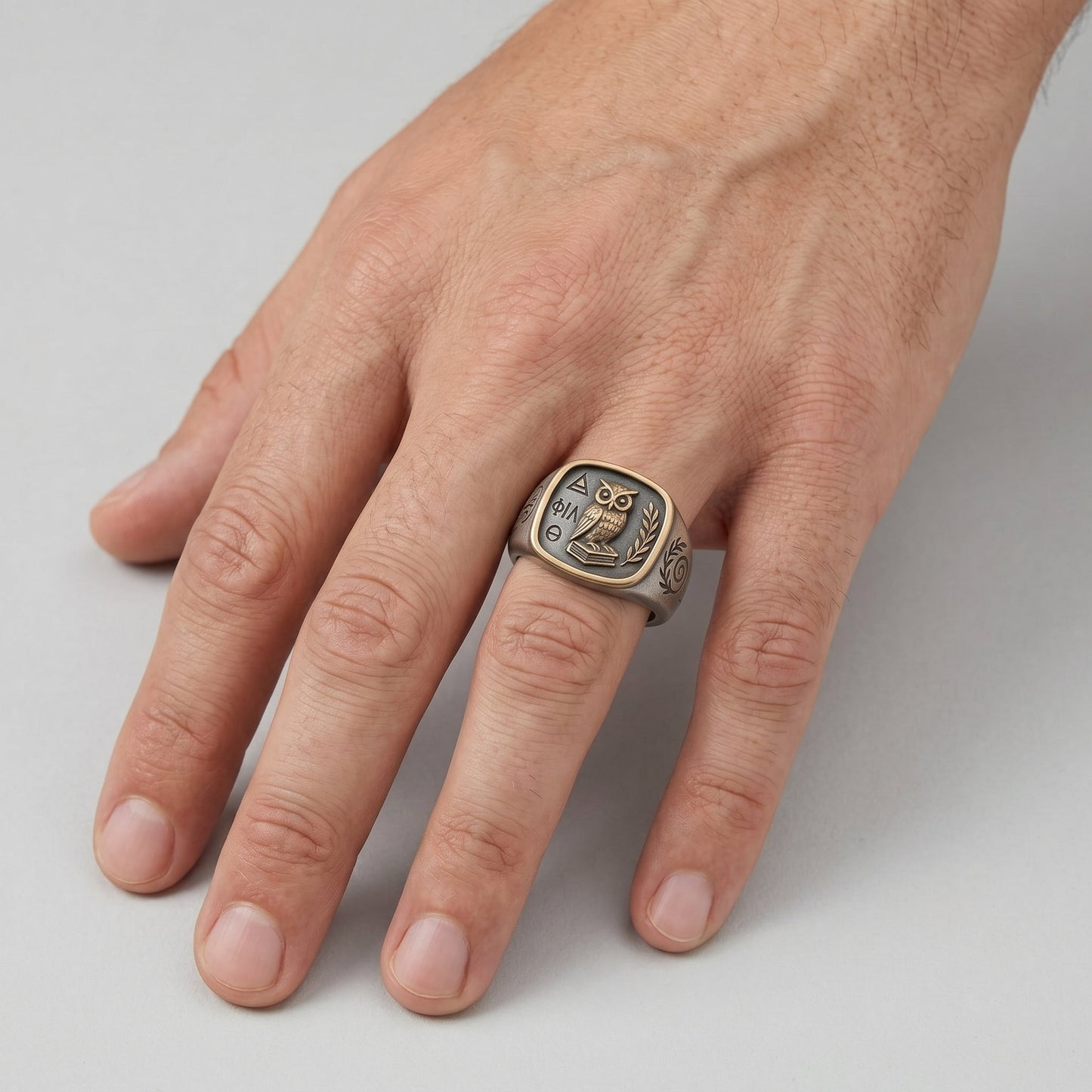 Anello il Saggio Esploratore, uno chevalier in argento per chi ama viaggiare in mete antiche - BDG Accessories