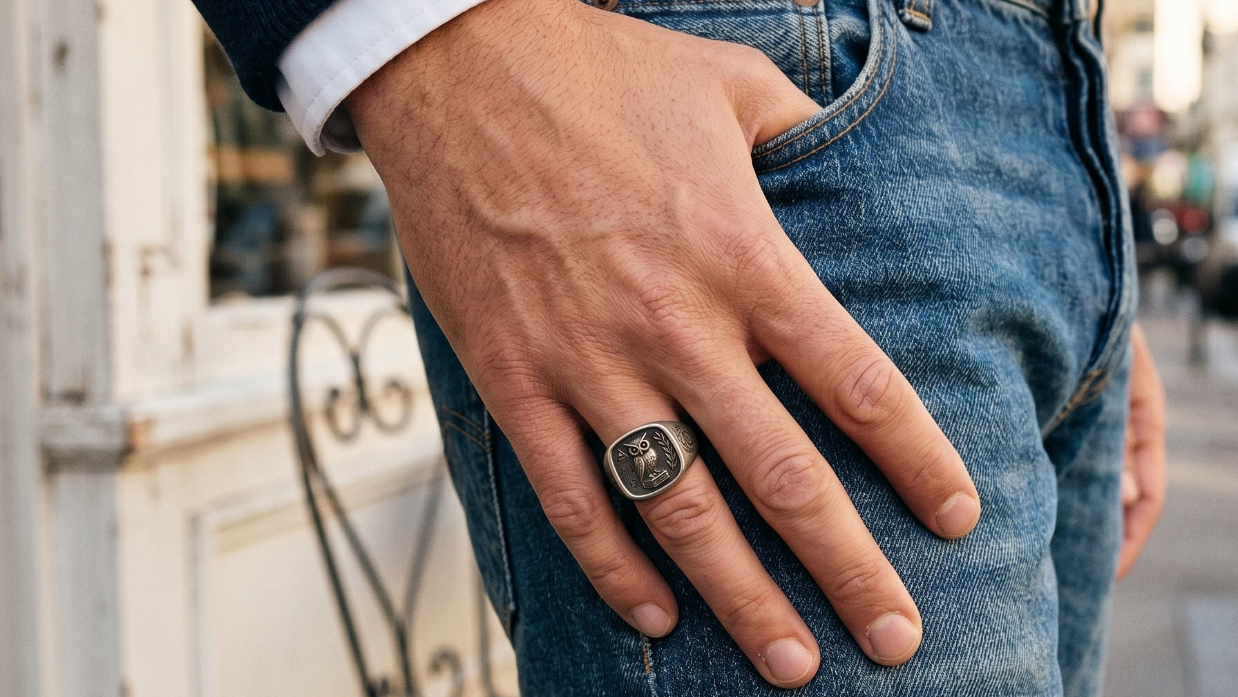Anello il Saggio Esploratore, uno chevalier in argento per chi ama viaggiare in mete antiche - BDG Accessories