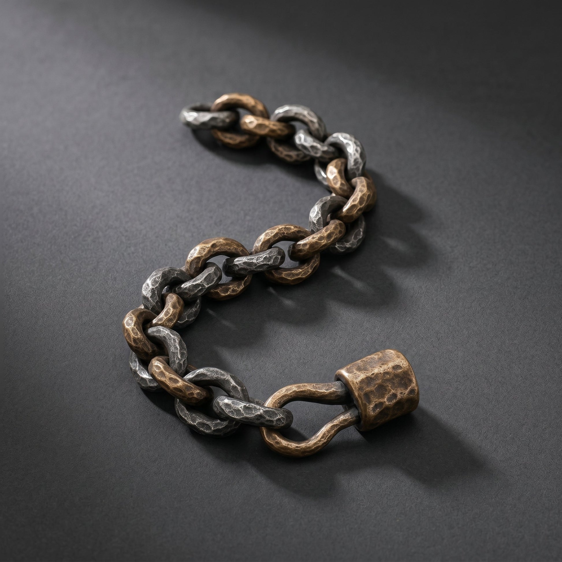 Bracciale in bronzo e in argento invecchiato: il gioiello ideale per le generazioni di guerrieri - BDG Accessories