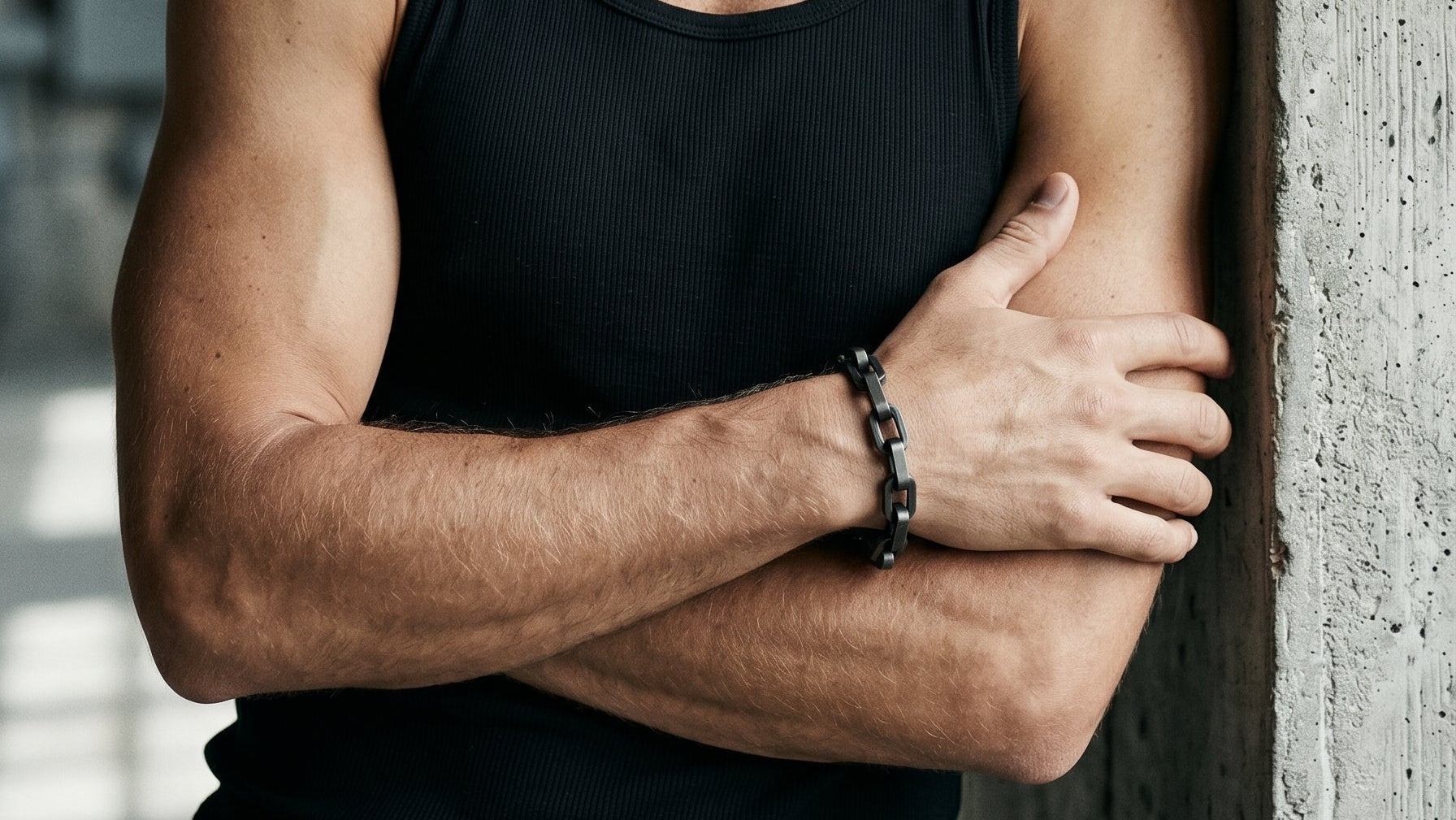 Bracciale L'Armatura. un bracciale forte in argento brunito spazzolato - BDG Accessories