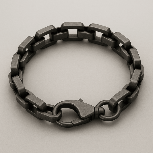 Bracciale L'Armatura. un bracciale forte in argento brunito spazzolato - BDG Accessories