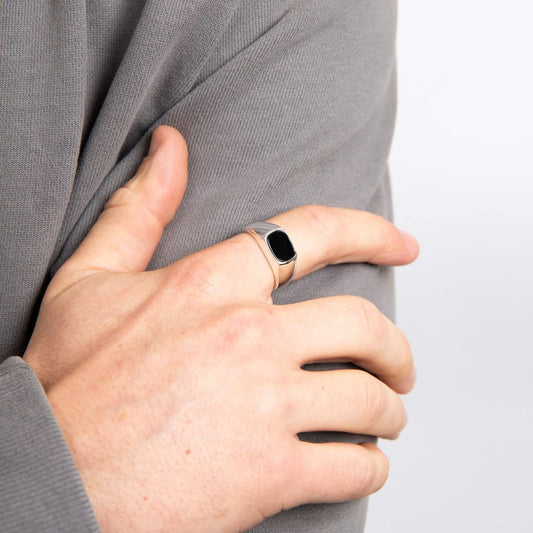 Onix Chevalier Ring