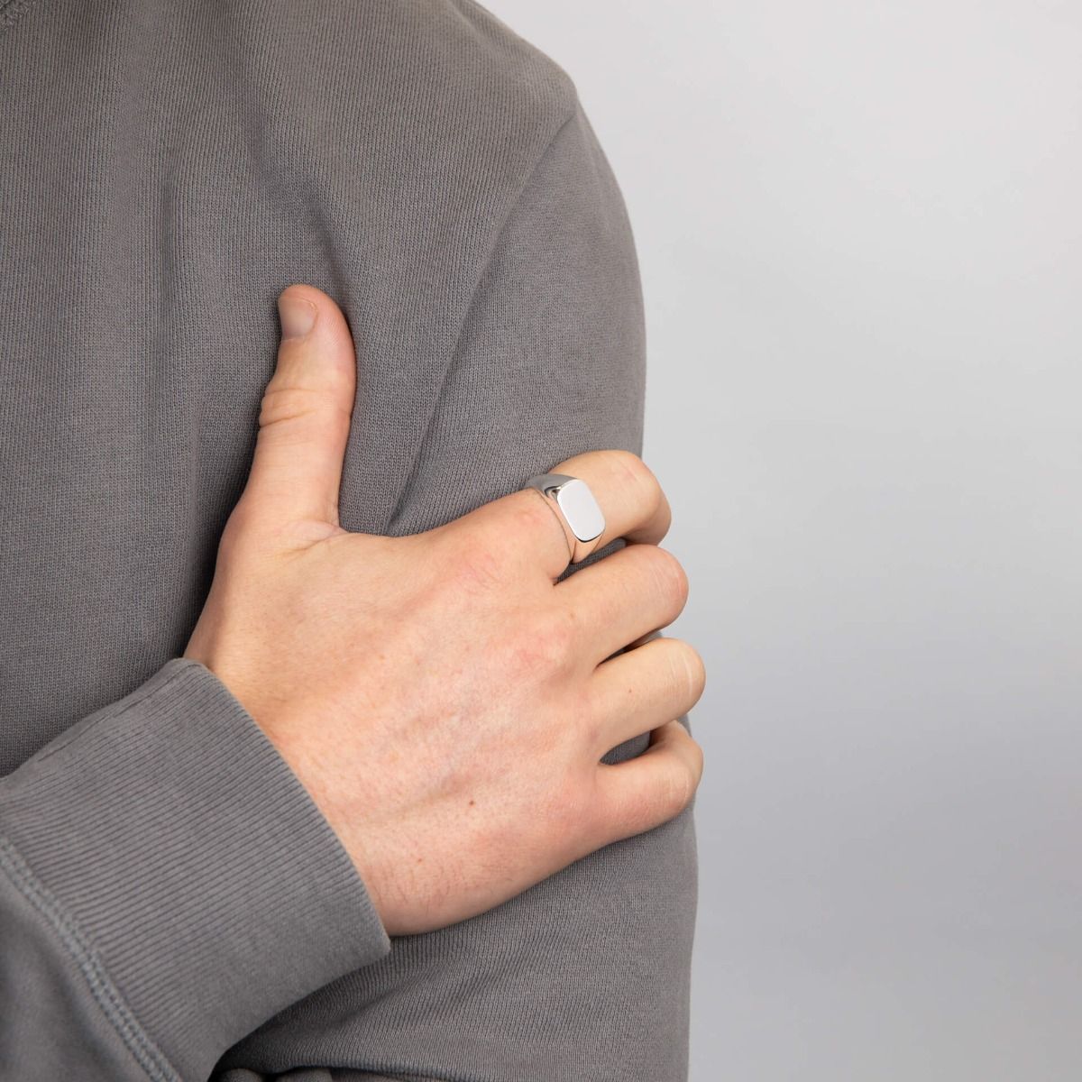 Chevalier Square ring